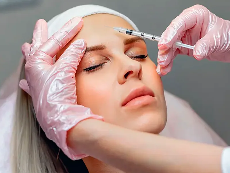 Procedimento de harmonização orofacial na Clínica Menegotto