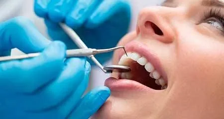 Limpeza na Clínica Odontológica Menegotto